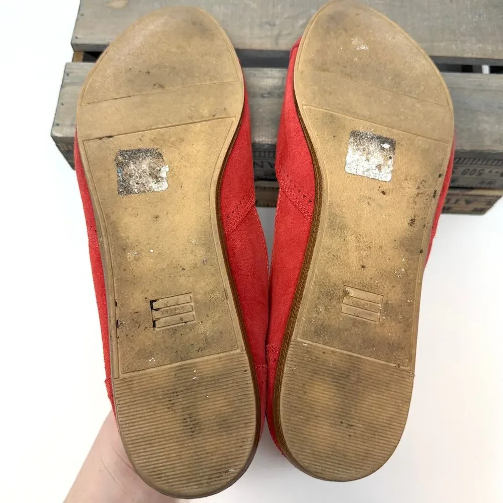TOMS Pointed Toe Laser Cut Suede Flats In Red Size 12 - Picture 7 of 7